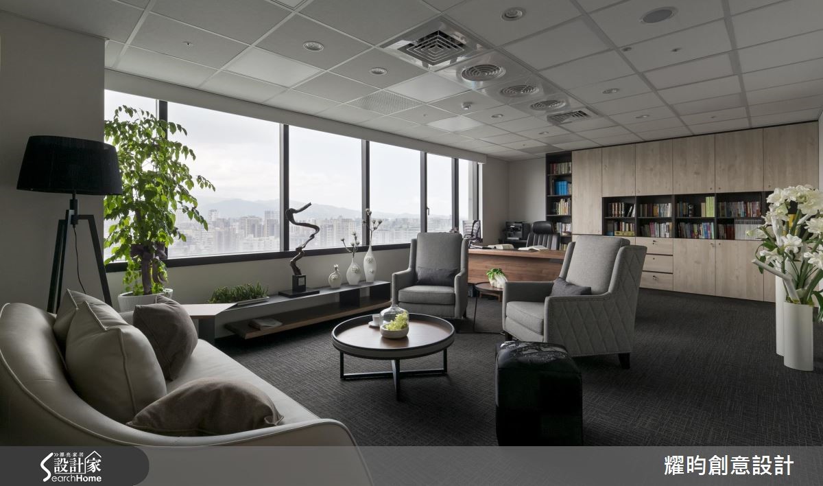 不同於一般法律事務所，由於創辦人為一名虔誠基督徒，